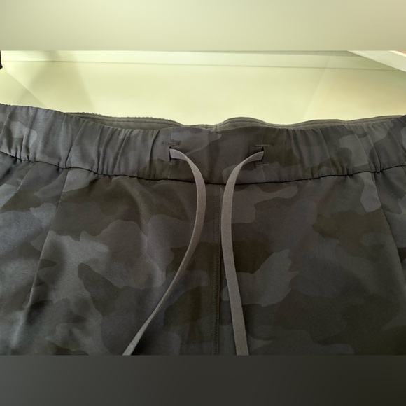 Lululemon Stroll at Sundown Short 3"
Heritage 365 Camo Deep Coal Multi - Picture 4 of 7